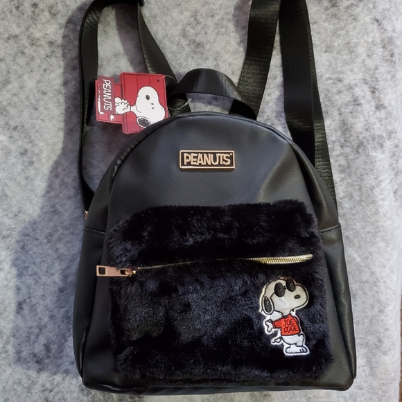 Bioworld Peanuts Backpack - Picture 2 of 9